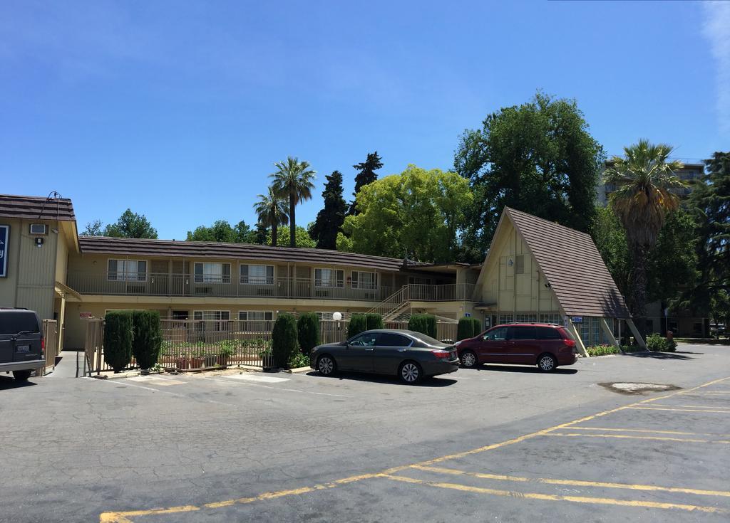 מודסטו Discovery Inn מראה חיצוני תמונה