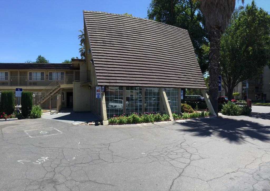 מודסטו Discovery Inn מראה חיצוני תמונה