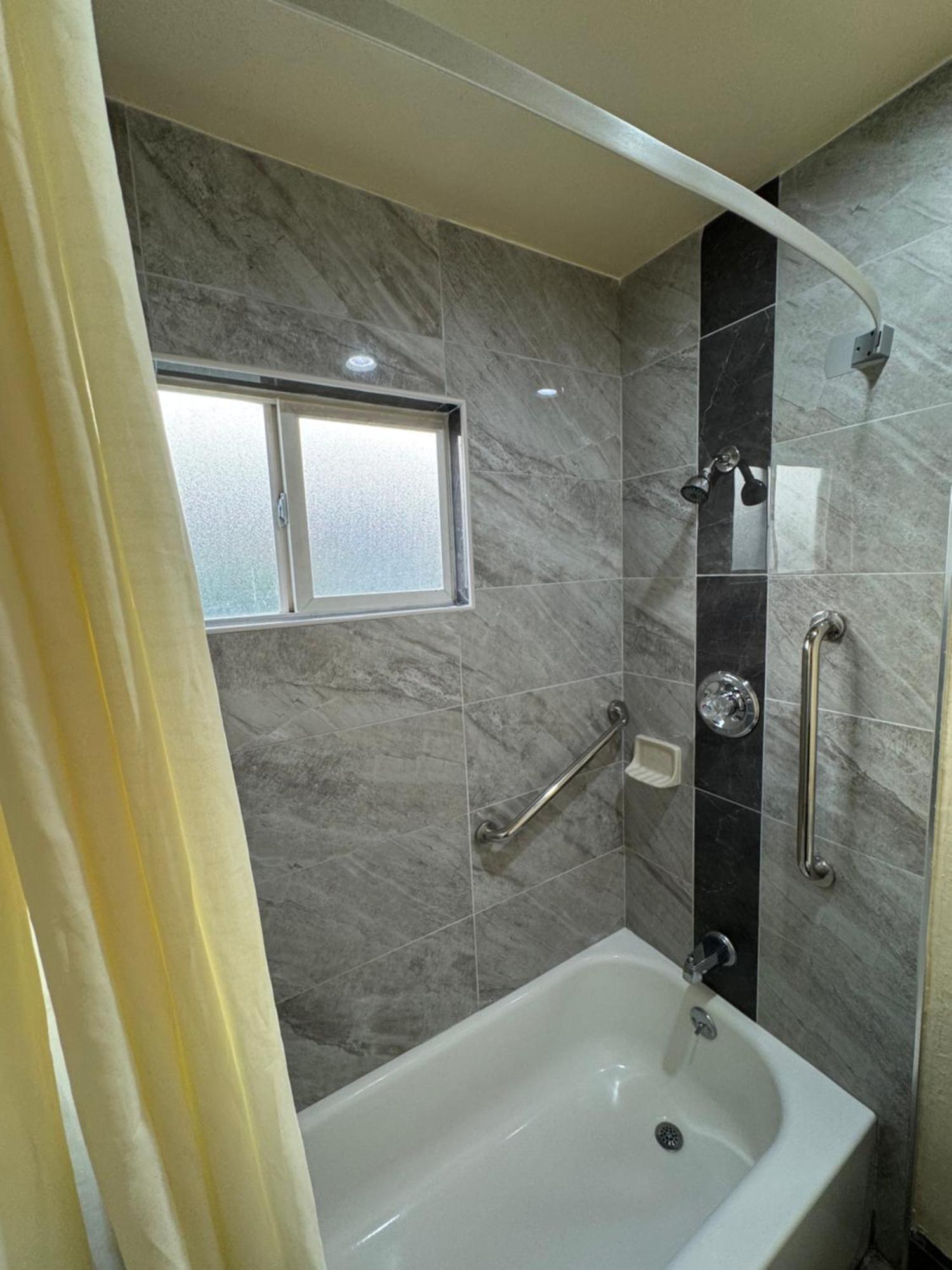 מודסטו Discovery Inn חדר תמונה